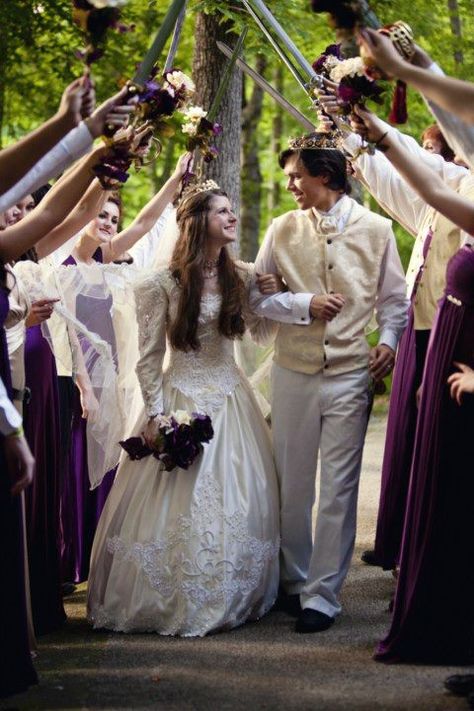 Swords raised by wedding party for bride and groom to walk under.   Could do the same with ribbon wands, if shared with guests Medieval Times Wedding, Knight And Princess Wedding, Medieval Wedding Reception, Royal Fantasy Wedding, Medieval Bridesmaid, Midevil Wedding Ideas, Swords Wedding, Modern Medieval Wedding, Viking Mermaid