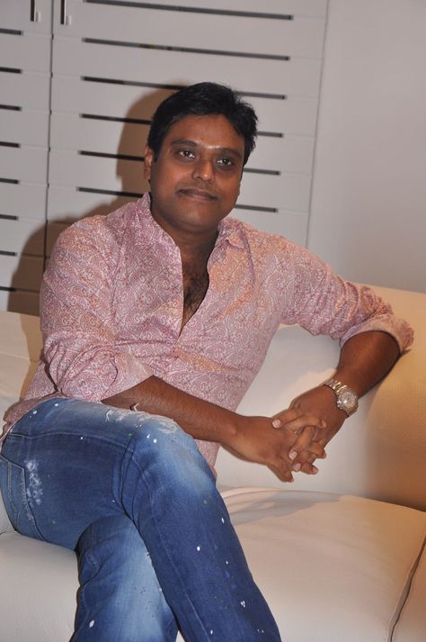 #HarrisJayaraj is Excited With The Response  Read More @ http://kalakkalcinema.com/harris-jayaraj-excited-response/ Harris Jayaraj, Tamil Movies, Upcoming Movies, Film Aesthetic, Read More, Product Launch, Women's Top