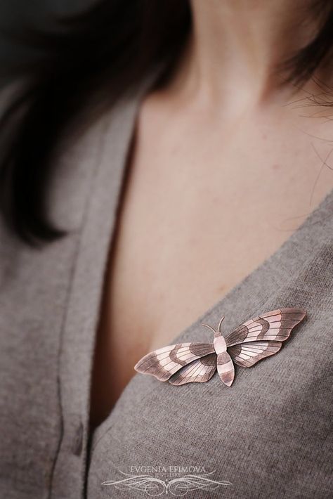 Moth handmade copper brooch https://www.etsy.com/ru/listing/494900822/moth-butterfly-copper-brooch-copper Moth Brooch, Zipper Jewelry, Insect Jewelry, Fine Silver Jewelry, Jewelry Photography, Silver Jewelry Handmade, Handmade Copper, Bijoux Diy, Jewelry Inspo