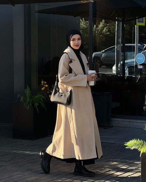 Winter Outfits Aesthetic Hijabi, Cool Hijabi Outfits, Hijab Winter Outfit, Hijabi Work Outfits, Modest Winter Outfits Muslim, Outfit Hijab Winter, Winter Hijabi Outfits, Winter Hijab Style, Hijab Outfit Winter