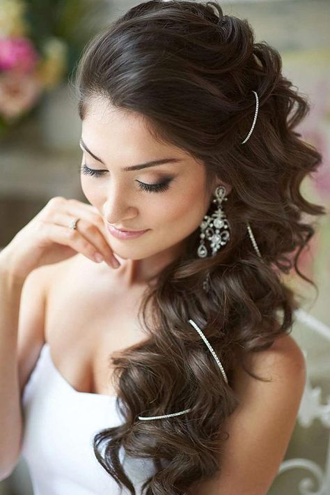 swept back wedding hairstyles with long curly hair on one side svadby na kipre Wedding Hairstyles For Women, Gorgeous Wedding Makeup, Black Wedding Hairstyles, Winter Wedding Hair, Curly Wedding Hair, Wedding Hairstyles Bride, Vintage Wedding Hair, Side Hairstyles, Best Wedding Hairstyles