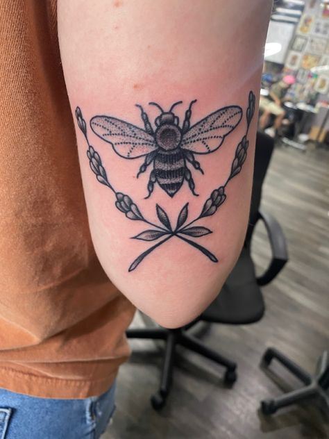 Bumble bee tattoo with lavender surrounding it and dot shading on back of upper arm above elbow Bumble Bee Back Tattoo, Woman’s Elbow Tattoo, Bumble Bee Knee Tattoo, Elbow Bee Tattoo, Bee Elbow Tattoo, Top Of Elbow Tattoo, Tattoo Back Of Arm Above Elbow, Tattoo With Lavender, Bee Tattoo Traditional