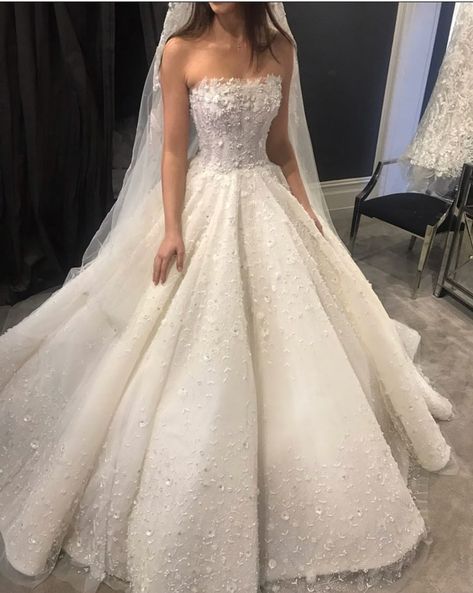 Weeding Dress Aesthetic Princess, Mafia Wedding Dress, Mafia Wedding Aesthetic, Mafia Wedding, Pretty Wedding Dresses, Fancy Wedding Dresses, Princess Wedding Dress, Dream Wedding Ideas Dresses, A Wedding Dress