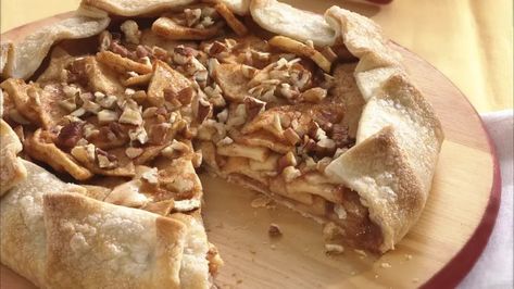 Cinnamon-Apple Crostata Recipe - Pillsbury.com Apple Crostata Recipe, Apple Crostata, Crostata Recipe, Cinnamon Apple, Apple Pie Recipes, Apple Pies Filling, Cinnamon Apples, Apple Recipes, Copycat Recipes