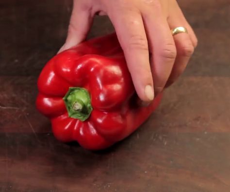 How To Cut Peppers, Healthy Pepper Steak Recipe, Recipes With Banana Peppers, Griddle Cooking Recipes, Growing Bell Peppers, Pepper Steak Recipe, Stuffed Peppers Healthy, Live In Australia, Types Of Peppers