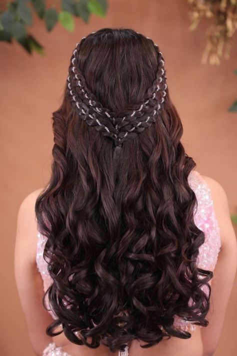 Hairstyles For Engagement, Open Curls, Hairstyle For Brides, Engagement Hairstyle, Long Loose Curls, Twisted Braids, Hair Style On Saree, Hair Style Vedio, Engagement Hairstyles