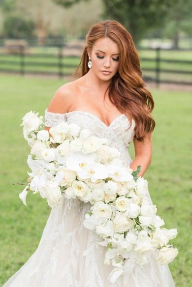 How to Style a Glam Wedding in White Wedding Curled Hairstyles, Bridal Hair Sweetheart Neckline, Redhead Bride Hairstyles, Wedding Hair Plus Size Bride, Glam Makeup Redhead, Wedding Hair To Side, Redhead Wedding Makeup, Side Part Bridal Hair, Simple Wedding Hair Down