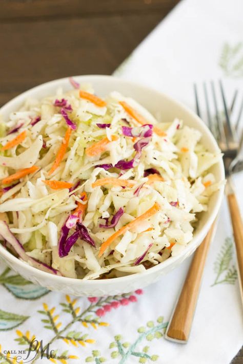 Tangy Vinegar Based Slaw Crispy Coleslaw Recipe, Cole Slaw Recipe Vinegar, Southern Coleslaw, Best Coleslaw Recipe, Vinegar Coleslaw, Easy Summer Side Dishes, Easy Coleslaw, Vegan Coleslaw, Slaw Dressing