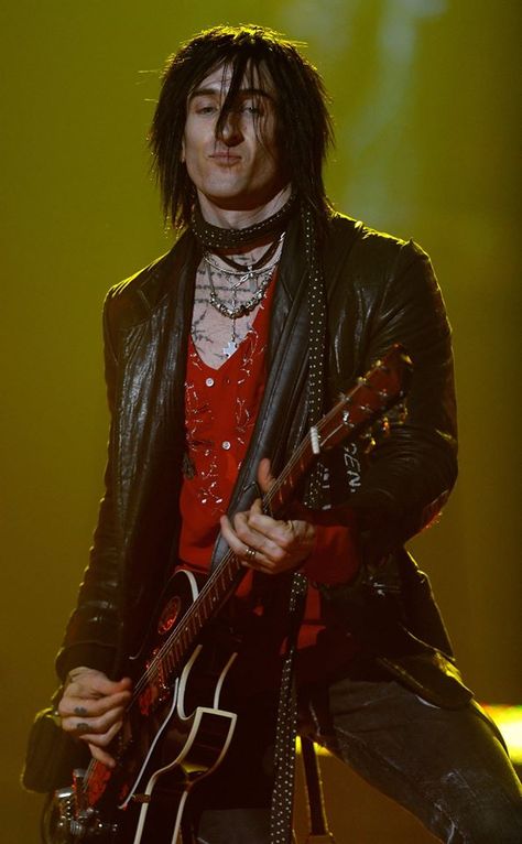 Richard Fortus Richard Fortus, Guitarist, Roses, Stars, Quick Saves