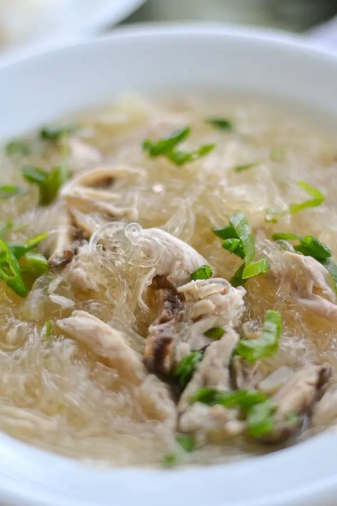 Chicken Sotanghon Soup (Bean Thread Noodle Soup) - Salu Salo Recipes Chicken Sotanghon Soup Recipe, Chicken Sotanghon, Chicken Sotanghon Soup, Sotanghon Soup, Soup Beans, Philippines Food, Filipino Style, Cauliflower Soup, Pinoy Food