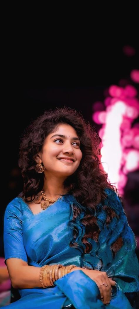 Sai Pallavi Sai Pallavi Saree Pics, Saipallavi Hd Wallpaper, Sai Pallavi Hd Images Wallpaper, Saipallavi Images Hd, Sai Pallavi Saree, Dhruva Movie, Dp Collection, Sai Pallavi Hd Images, Beautiful Brown Hair