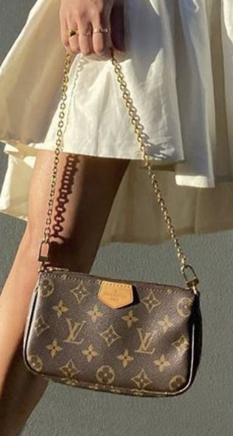 Louis Vuitton Chain Bag, Lv Shoulder Bag, Louis Vuitton Multi Pochette, Trendy Purses, Estilo Indie, Luxury Bags Collection, Girly Bags, Luxury Purses, Louis Vuitton Shoulder Bag