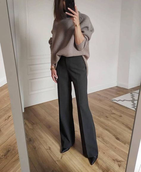 Chic Work Clothes, Work Classy Outfits Women, Work Outfit For Winter, Women’s Business Outfits Winter, Women’s Winter Office Outfits, Work Fashion Winter, Women’s Winter Business Casual, Jean Business Casual Outfits For Work, Classy Casual Outfits Winter