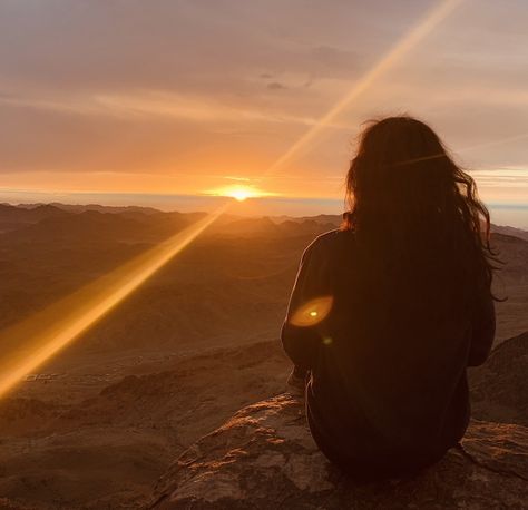 Mount Sinai Egypt, Mount Sinai, Silhouette Photography, Dreamy Photography, Scenery Photography, Visit Egypt, Shadow Photos, Beach Photography Poses, Shadow Pictures