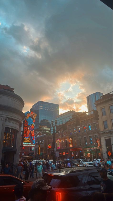 Nashville Tennessee Winter, Nashville Winter, Nashville Fits, Nashville Aesthetic, Nashville Fall, Nola Trip, Cowgirl Lifestyle, Cowgirl Era, Tennessee Girls