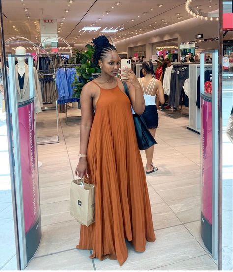 Vacation looks Baddie Fashion, Short Sleeve Maxi Dress, Timeless Chic, Dress Classy, Short Sleeve Maxi Dresses, Classy Casual Outfits, Pleated Maxi Dress, Latest African Fashion Dresses, Pleated Maxi