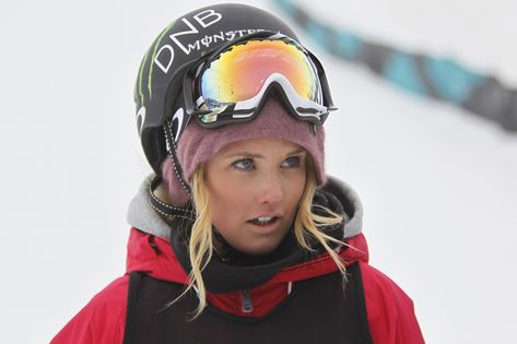 Snowboard style Silje Norendal, Female Snowboarders, Pro Snowboarders, Women Snowboarding, Jamie Anderson, Snowboard Jacket Women's, Snowboarding Style, Pretty Babe, Waterproof Rain Jacket