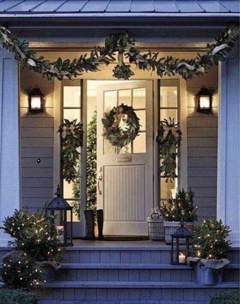 Winter Porch Decor, Outdoor Christmas Diy, Farmhouse Porch Decor, Christmas Entry, Christmas Fairy Lights, Christmas Front Doors, Christmas Front Porch, Christmas Porch Decor, Front Porch Decorating