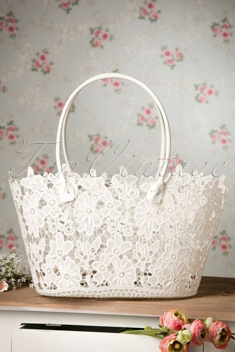 A Field Of Flowers, Bride Bag, Lace Bag, Inspired Handbags, Retro Handbags, Unique Handbags, Diy Bag Designs, Bag Pattern Free, Fur Coat Vintage