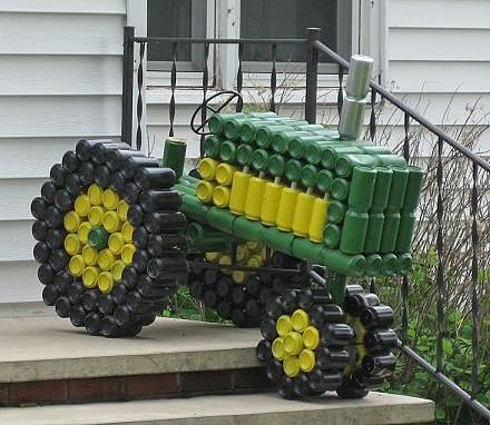 Tractor Made entirely out of Aluminum Pop cans! Tractor Crafts, 4h Project Ideas, Pop Can Crafts, John Deere Birthday Party, John Deere Birthday, 4h Projects, 4 H Projects, Soda Can Crafts, Tin Can Art