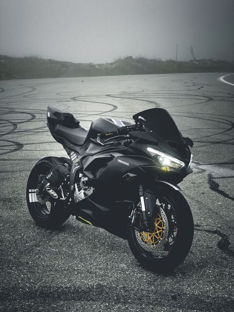 Ig: “@king__636 Kawasaki Zx6r 636, Ninja Bike, Stylish Bike, White Bike, Ninja Zx6r, Image Moto, Kawasaki Ninja Zx6r, Kawasaki Zx6r, Motorcycle Aesthetic