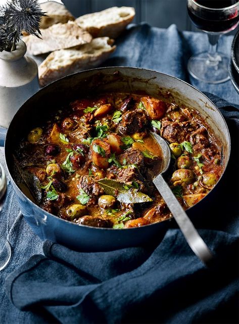 Italian braised beef stew in red wine Beef Stew Recipe Red Wine, Braised Beef Stew, Italian Stew, Italian Beef Stew, Cafe London, Winter Soup Recipe, Beef Stew Crockpot, Recipe Beef, Brisket Recipes