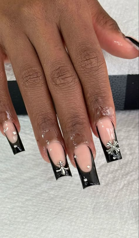 Square Medium French Tip, Nail Designs Square Medium, Black French Tips With Charms, Black French Tip Nails With Charms, Black French Tip With Charms, Nails With Charms Black, Acrylic Nail Designs Square, French Tip Nails With Charms, French Tips With Charms