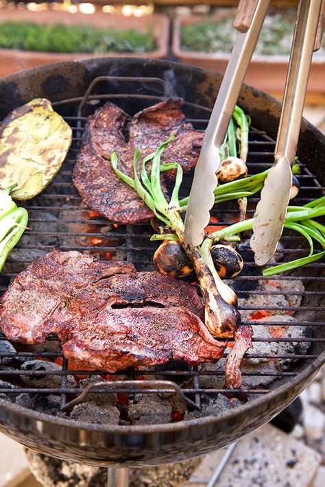 Carne-asada-grill_on!-Cinco-de-Mayo_Yes,-more-please! Carne Asada Grilled, Charcoal Grill Recipes, Carne Asada Marinade, Carne Asada Recipes, Carne Asada Tacos, Asada Tacos, 5 De Mayo, Best Bbq, Carne Asada