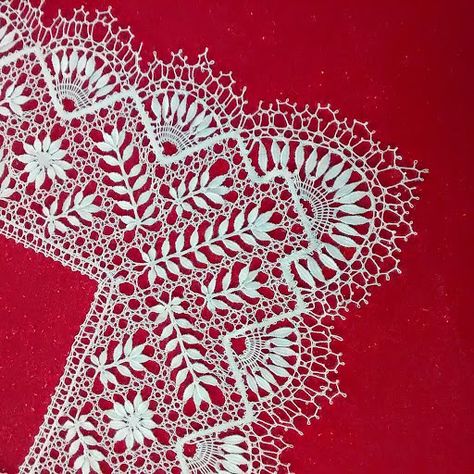 Bobbin Lace Tutorial, Cluny Lace, Bobbin Lacemaking, Lace Inspiration, Bobbin Lace Patterns, Drawn Thread, Point Lace, Needle Tatting, Beaded Cross Stitch