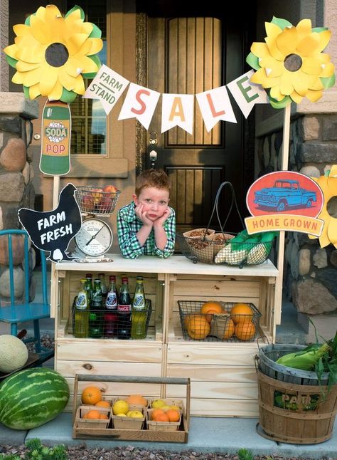 Kids Farmers Market, Candy Pecans, Party Lemonade, Kids Lemonade Stands, Diy Lemonade Stand, Farmers Market Display, Kids Market, Orange Candy, Fruit Stands