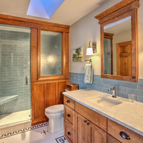 75 Craftsman Bathroom Ideas You'll Love - November, 2022 | Houzz Craftmans Style House Interiors, Prairie Style Bathroom, Craftsman House Bathroom Ideas, Craftsman Style Bathrooms Master Suite, Craftsman Bathroom Remodel Ideas, Craftsman Home Bathroom, Modern Craftsman Bathroom Ideas, Craftsman Shower Tile Ideas, Wood Trim Bathroom Ideas