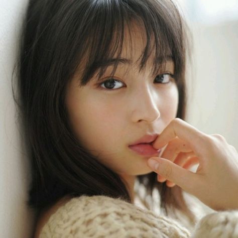 suzu hirose Desain Quilling, Natural Acne Remedies, Female Anatomy, Japan Fashion, Girls Makeup, Ulzzang Girl, Pretty Woman, Beauty Women, Asian Beauty