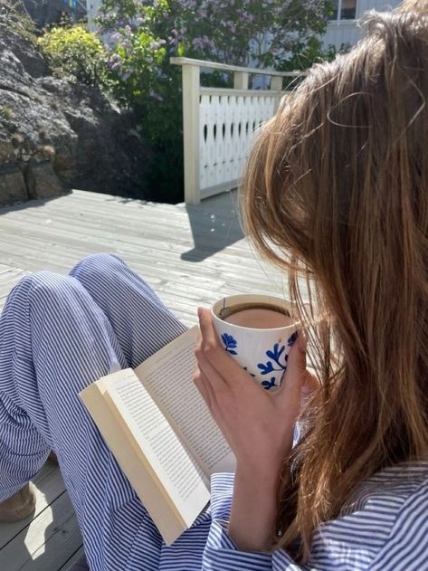 Summer Reader Aesthetic, An Open Book, Reading Aesthetic, Coastal Granddaughter, After Life, Rachel Green, Reading A Book, Spring Vibes, Jolie Photo