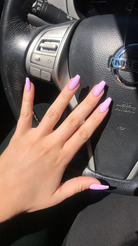 Lilac Coffin Nail Ideas, Coffin Lilac Nails, Lavender Nails Acrylic Coffin, Lilac Coffin Acrylic Nails, Lavender Coffin Nail Ideas, Bright Lavender Nails, Lavender Pink Nails, Lavender Acrylic Nails Coffin, Lavender And Pink Nails