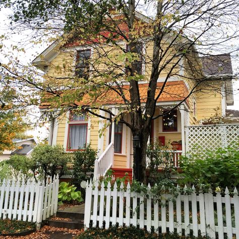 Apartment Neighbors Aesthetic, Autumn Neighborhood Aesthetic, Cute Neighborhood Houses, Nice Neighborhood Aesthetic, Southern Neighborhood, Oregon Attractions, Dream Neighborhood, 50's Aesthetic, Cute Neighborhood