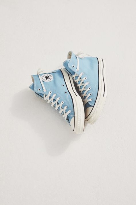 Aesthetic Converse Colors, Baby Blue High Top Converse, Blue Hightops Converse, Sky Blue Converse, Converse Aesthetic Blue, Converse Bleu, Blue Converse Shoes, Light Blue Converse, High Top Converse