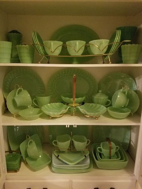 Anchor hocking Fire king Anchor Hocking Fire King, Jadeite Dishes, Moser Glass, Vintage Fire King, Kitchen Ware, Vintage Tattoo, Vintage Stuff, Vintage Dishes, Fire King