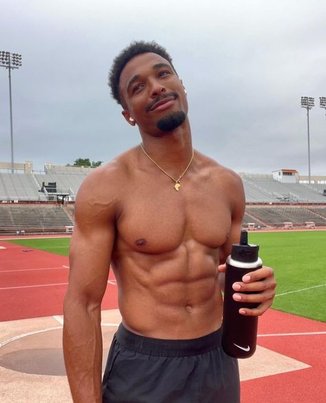 Black Football Players, Track And Field Athlete, Nba Fashion, Cute Guy Pics, Stylish Celebrities, Cute Black Guys, Aesthetic Guys, Black Boys, Track And Field