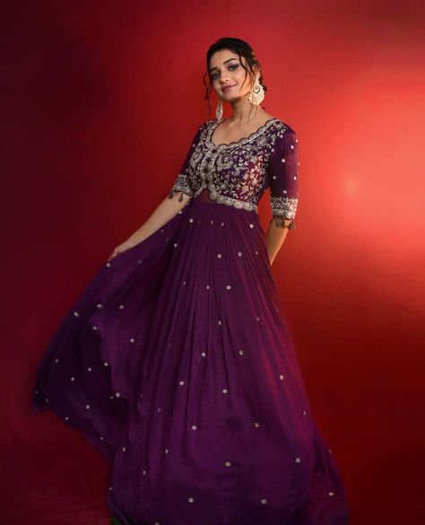 Hruta Durgule Amazing Traditional And Western Outfits Check more at https://www.k4fashion.com/hruta-durgule-outfits/ Long Party Wear Gowns Western, Party Wear Gowns Western, Hruta Durgule, Diy Maxi Dress, Party Wear Gowns, Long Gown Dress, Gold Bridal Jewellery Sets, Fancy Blouse, Casual Party Dresses