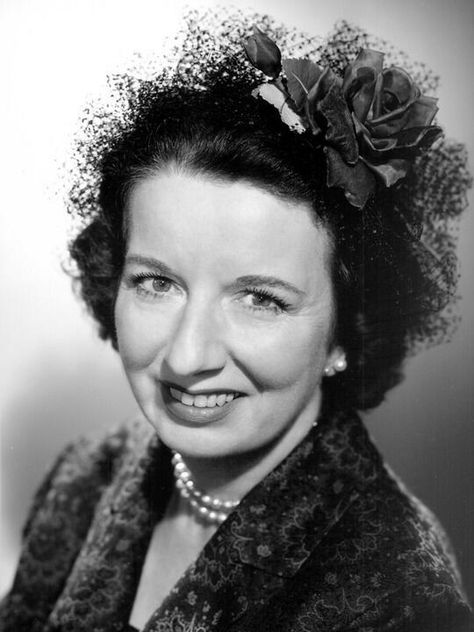 Mary Wickes June 13, 1910 - October 22, 1995. She appeared in alot of "Lucy" shows. Mary Wickes, Abbott And Costello, Classic Movie Stars, Classic Actresses, Character Actor, Hollywood Legends, Golden Age Of Hollywood, Hollywood Actor, Classic Films