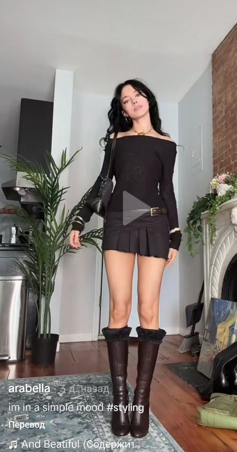 Tights Mini Skirt Outfit, Styling Black Pleated Skirt, Micro Mini Skirt Outfits, Black Pleated Skirt Outfit Aesthetic, Pleated Black Mini Skirt Outfit, Pleaded Skirt Outfits Aesthetic, Alternative Style Fitted Mini Skirt, Black Y2k Style Pleated Mini Skirt, Pleated Mini Skirt Outfits