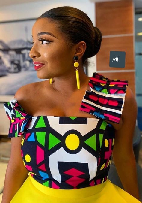 Naira Photo, Trending Ankara Styles, Gown For Ladies, African Tops, African Fabric Dress, African Print Tops, Ankara Tops, Chic Dress Classy, Dresses For Ladies