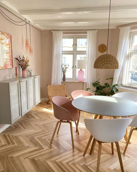 Danish Decor, Pastel Interior, Pastel Home Decor, Small House Interior Design, Pastel House, Casa Vintage, Pastel Room, Style Deco, Living Room Inspo