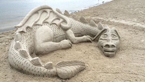 Easy Sand Sculptures Ideas, Sand Sculptures Easy, Beach Sand Art Sculpture Easy, Sand Ideas, Sculpture Portfolio, Sand Animals Sculptures, Cool Sand Castles, Beach Sand Art, Castle Ideas