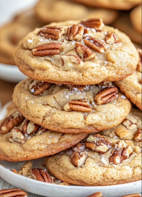 Butter Pecan Cookies - Easy DIY Recipes Butter Pecan Blondies Recipe, Butter Pecan Cake Cookies, Butter Pecan Toffee Cookies, Easy Pecan Cookies Recipes, Pecan Butter Cookies, Pecan Toffee Cookies, Pecan Sandies Cookies Recipes, Quick Cookie Recipes, Pecan Cookies Recipes