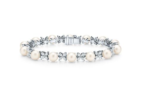 Tiffany Victoria, Tiffany Pearls, Bracelet With Diamonds, Diamonds And Pearls, Tiffany And Co, Tennis Bracelet, White Metal, Pearl Bracelet, Tiffany & Co.