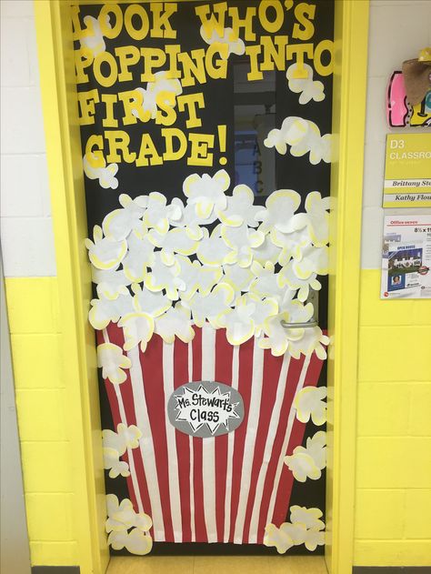 First grade classroom door decoration. Look who's popping into first grade!! Ideas To Decorate Classroom Door, Popcorn Door Decoration, Elementary Classroom Door, 1st Grade Door Decorations, First Grade Door Decorations, Popcorn Theme Classroom, Carnival Classroom, Daycare Bulletin Boards, Pre Primary School