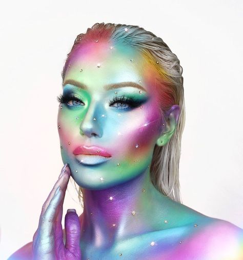 G A B R I E L L E on Instagram: “Them: how much highlighter do you wan— Me: yes  Inspired by @samtaylorcummings @abbyroberts @danessa_myricks - I was soooo tired yesterday…” Galactic Makeup, Halloween Makeup Artist, Alien Fashion, Fantasy Make-up, Diy Halloween Makeup, Cute Halloween Makeup, Halloween Makeup Diy, Halloween Makeup Ideas, Halloween Makeup Pretty