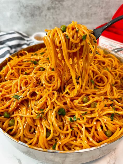 Gochujang Shrimp Noodles, Spicy Gochujang Noodles, Asian Spaghetti Recipes, Gochujang Zucchini, Korean Pasta Recipes, Gojuchang Noodles, Gochujang Spaghetti, Gochujang Buttered Noodles, Korean Spicy Noodles