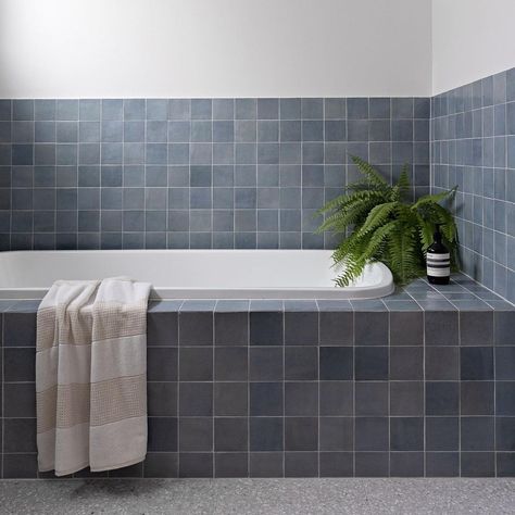 Blue tiles? Island bath? You can’t go wrong!  We love the use of colour by @soulhomesaus to brighten up this room! Built In Tiled Bath, Tiled Inset Bath, Tiled In Bath, Shower In Bath, Colorado Bathroom, Blue Bathroom Tile, Gym Bathroom, Built In Bath, Bath Shelf